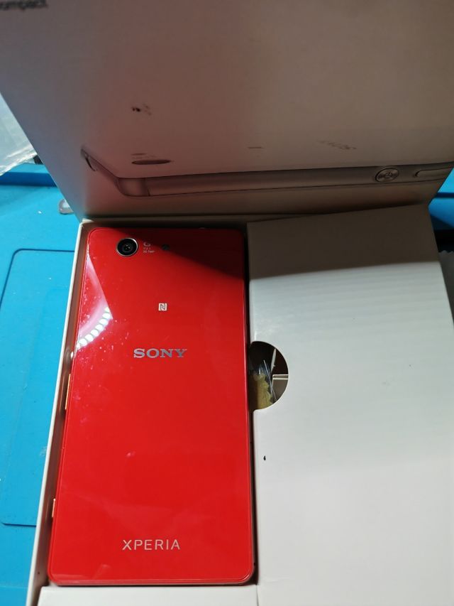 Sony Xperia Z3 Compact Rosso