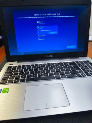 Portátil Asus 17" - Azul y Plata