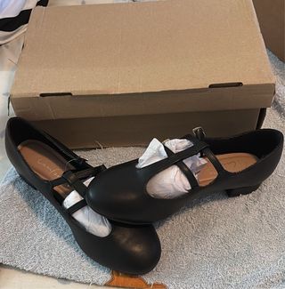 Zapatos negros T-strap