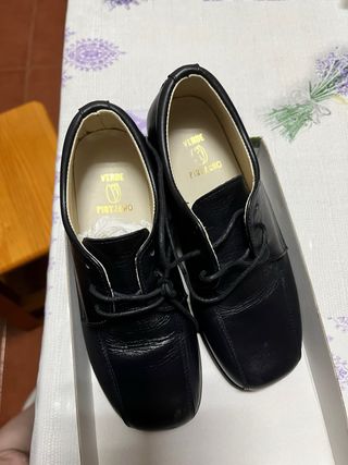 Zapatos negros para niño