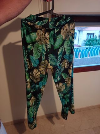 Pantalones estampados hojas verdes