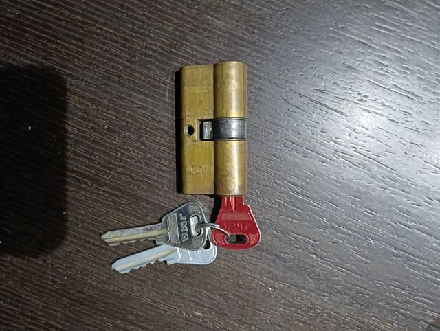 Cerradura cilíndrica + llaves