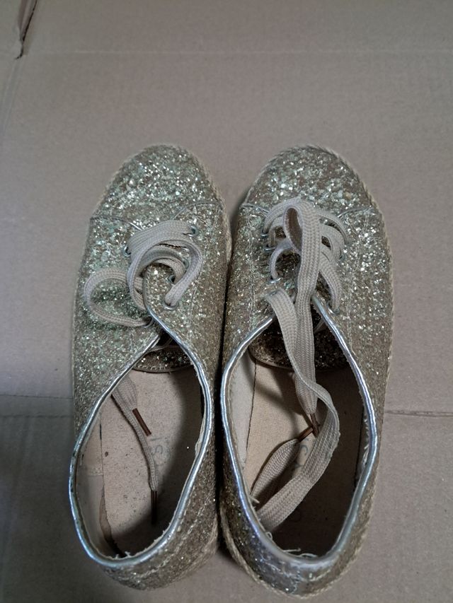 Zapatillas brillantes doradas