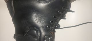 Botas negras de cuero