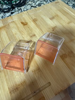 2 Comederos pájaros transparentes marca pedros