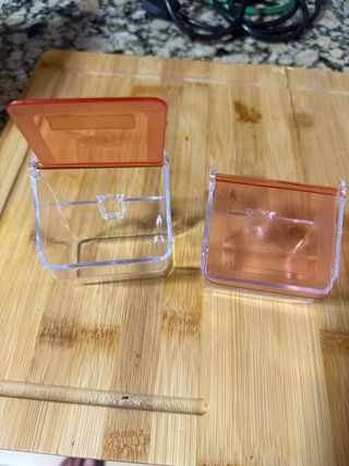 2 Comederos pájaros transparentes marca pedros