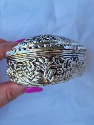 Scatolina a cuore in metallo lavorato