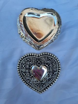 Scatolina a cuore in metallo lavorato
