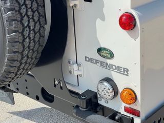 Land Rover Defender 2011