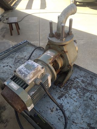 Bomba de agua usada
