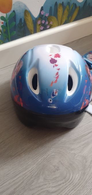 Casco, Rodilleras, Codera, guantes Frozen