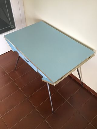 Tavolo vintage blu cielo