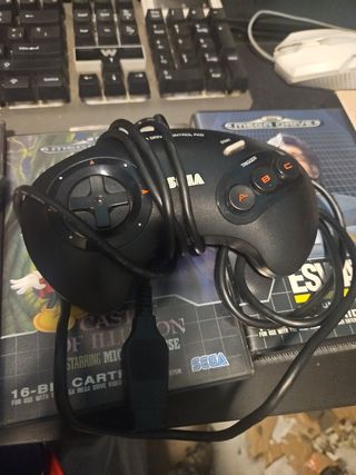 Sega Mega Drive + 1 mando + joystick + 3 juegos