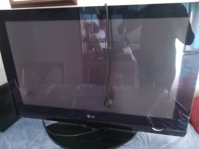 TV LG 32" negra