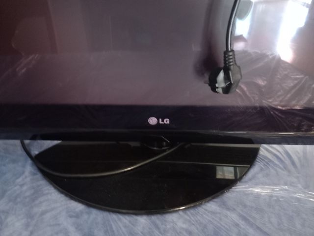 TV LG 32" negra