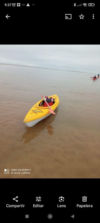 Kayak rígido amarillo