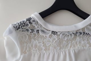 Blusa blanca gasa y encaje