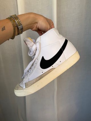 Nike Blazer Mid '77 - Blancas y Negras