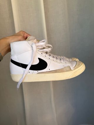 Nike Blazer Mid '77 - Blancas y Negras