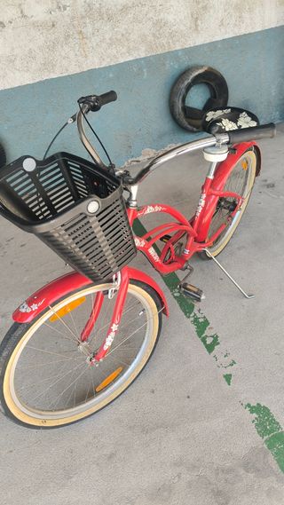 Bicicleta roja estilo vintage