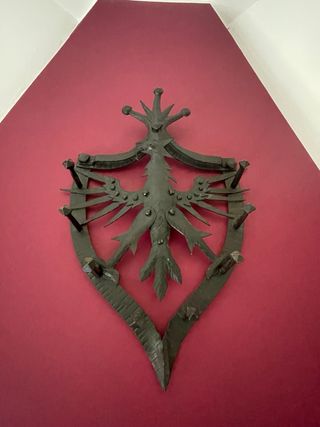 Stemma in ferro battuto per camino