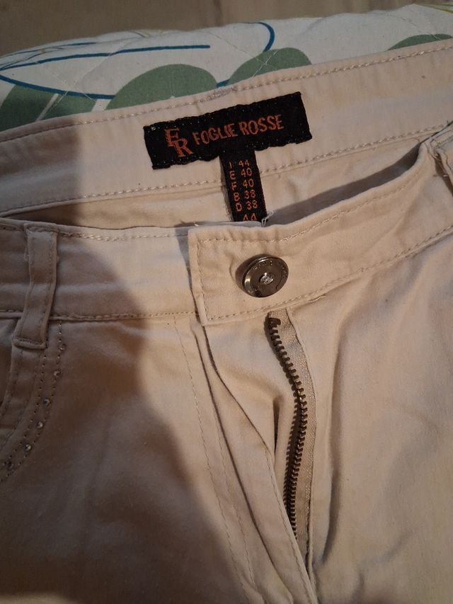 Pantalones beige Foglie Rosse - Talla L. 5 € cada