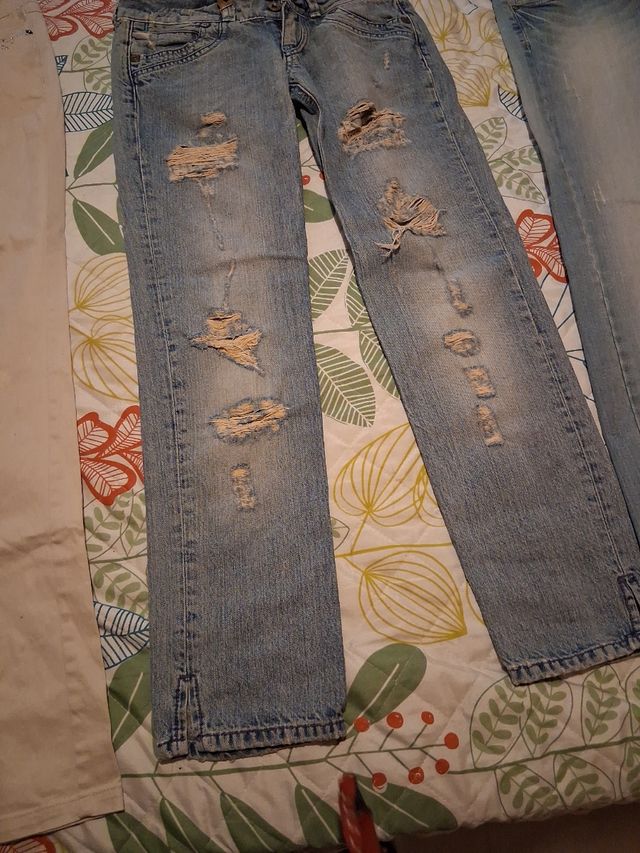 Pantalones beige Foglie Rosse - Talla L. 5 € cada