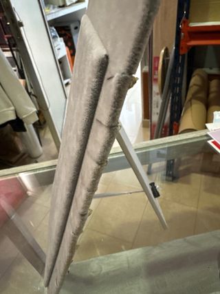 Expositor collares terciopelo gris