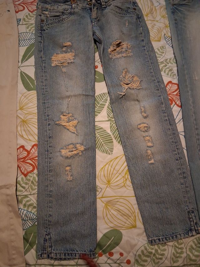Vaqueros Guess rotos -talla 28