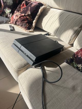 PS4 (PlayStation 4) negra