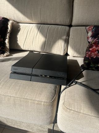 PS4 (PlayStation 4) negra