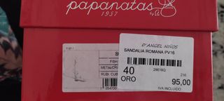 Sandalias romanas doradas