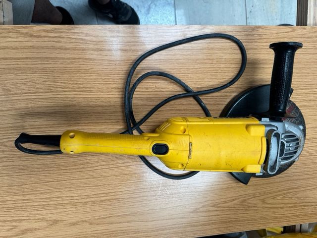 Amoladora Dewalt DWE492 - 2200W