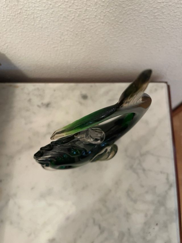 Figura di pesce in vetro verde
