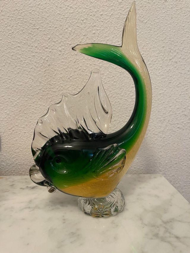 Figura di pesce in vetro verde
