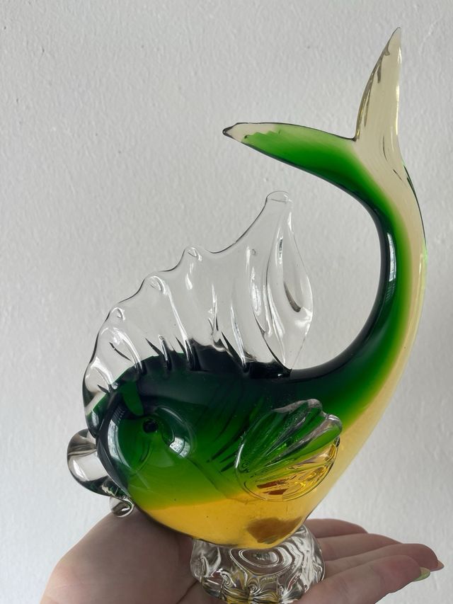 Figura di pesce in vetro verde