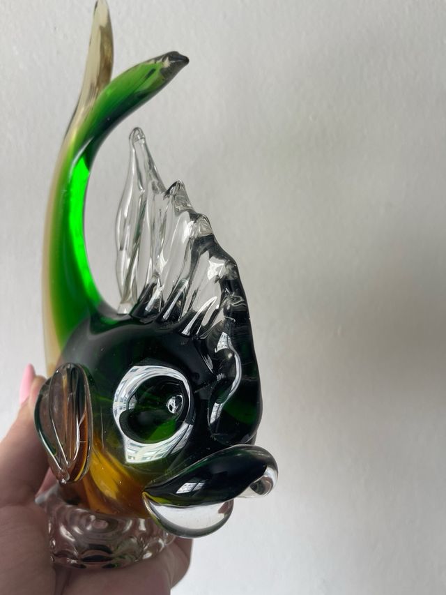 Figura di pesce in vetro verde