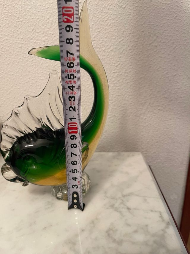 Figura di pesce in vetro verde