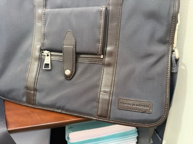 Maletín Tommy Hilfiger - Marrón Gris