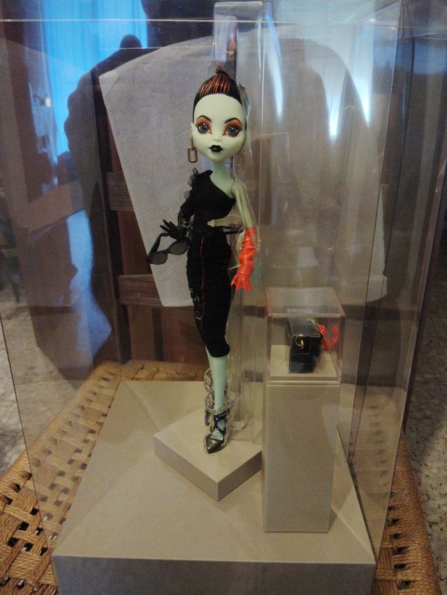 Monster High edición coleccionista off-white