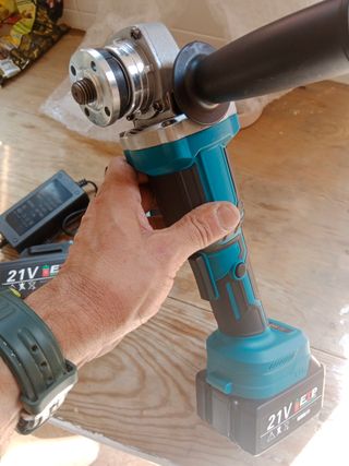 Radial amoladora 21V + 2 baterías+bolsa
