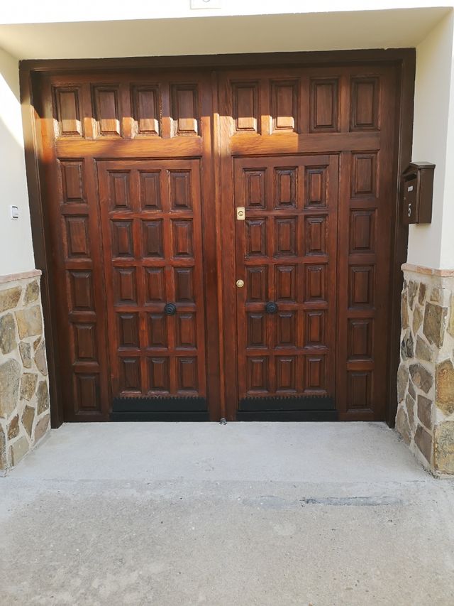 Puertas antiguas restauradas