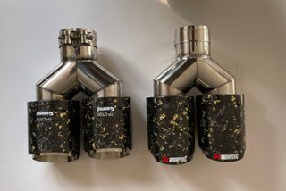 Colas de Escape Akrapovic carbono forjado