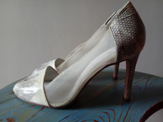 ZAPATOS PIEL COCODRILO BEIGE TALLA37 MÓNICA GARCÍA