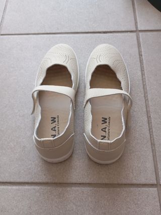 Zapatos N.A.W beige mujer