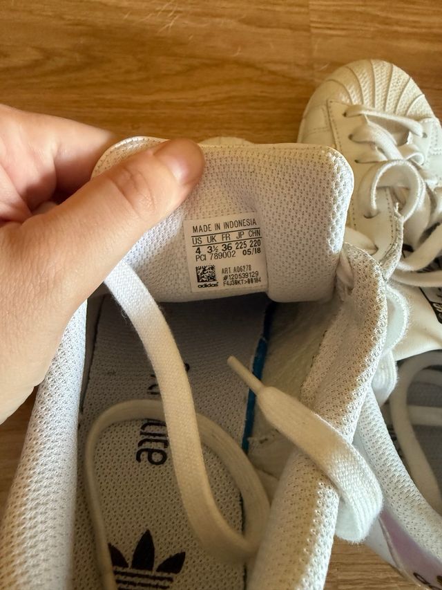 Adidas Superstar blancas plateadas