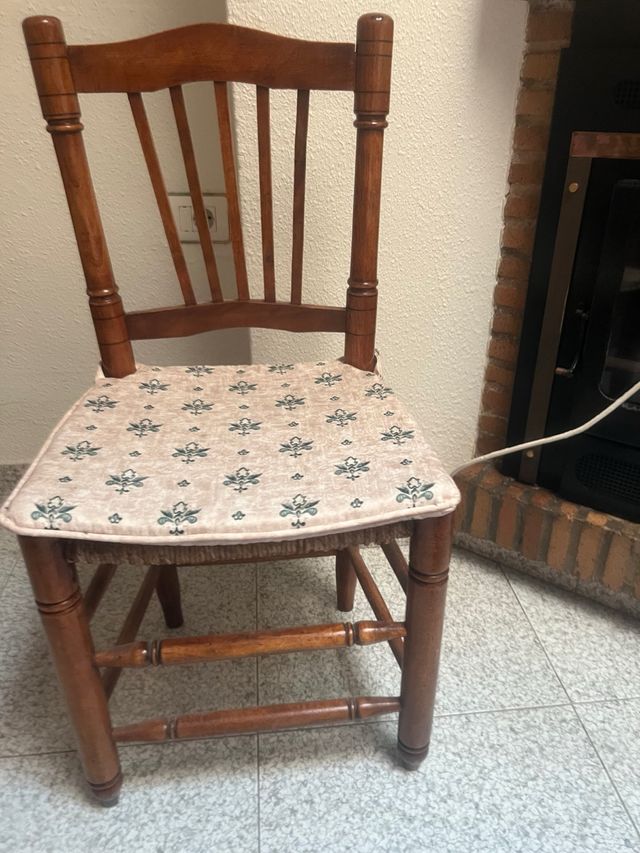 1 silla de madera antigua