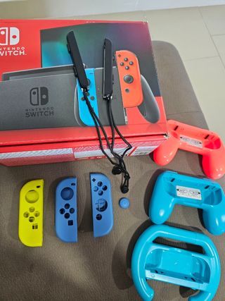Nintendo Switch - Azul y Rojo