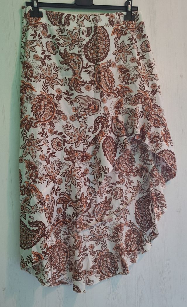 Falda estampada marrón y blanca