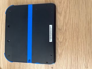 Nintendo 2DS negra + funda + 3 juegos